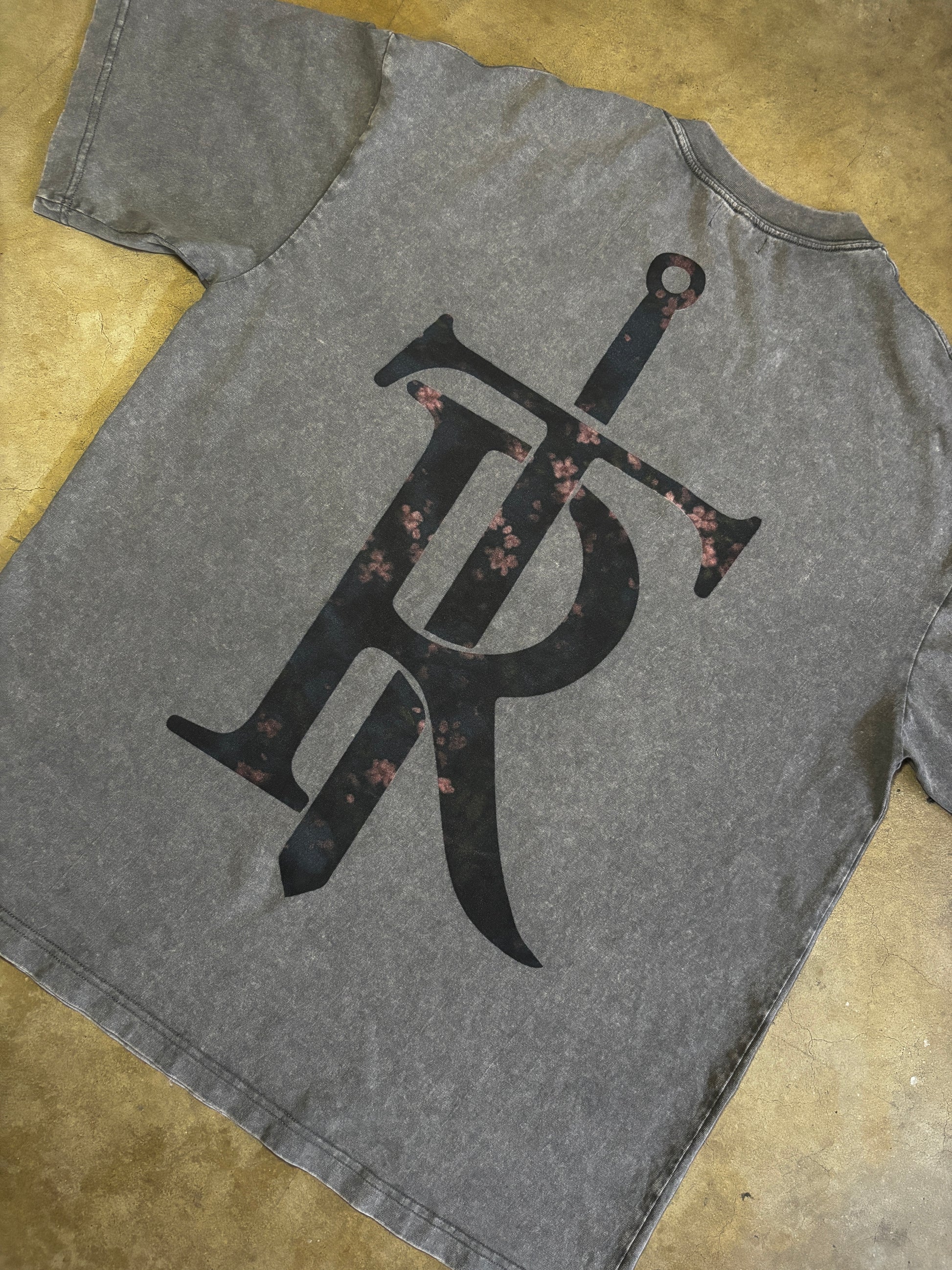 [Blossom] Graphic T-Shirt